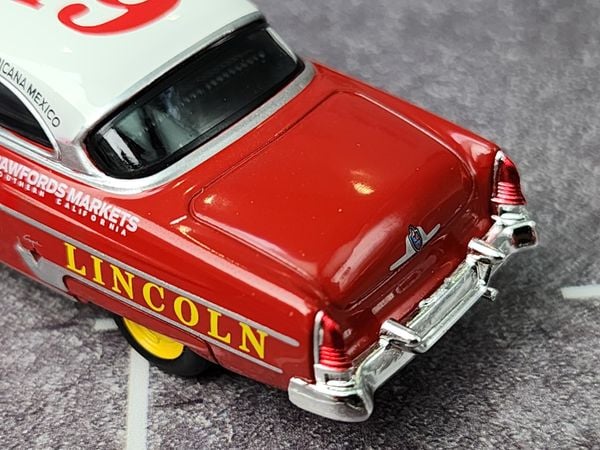 Xe Mô Hình Lincoln Capri 1954 Carrera Panamericana Class Winner #149 1:64 MiniGT