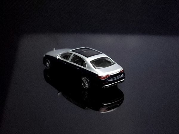 Xe Mô Hình Maybach S680 Cirrus 1:64 MiniGT ( Xanh & Bạc )