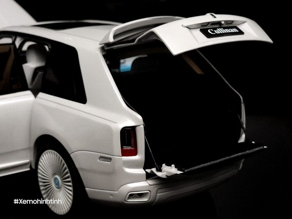 Xe Mô Hình Rolls-Royce Cullinan 1:18 Kengfai (Trắng)