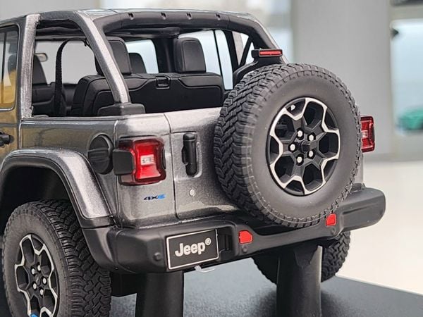 Xe Mô Hình 2022 Jeep Wrangler 4xe 2021 1:18 GT Sprirt ( Sliver )