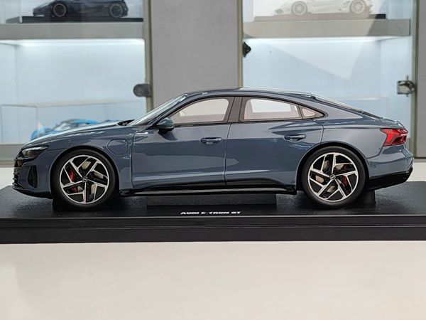 Xe Mô Hình Audi E-Tron GT 2021 1:18 GT Sprirt ( Kemora Grey )