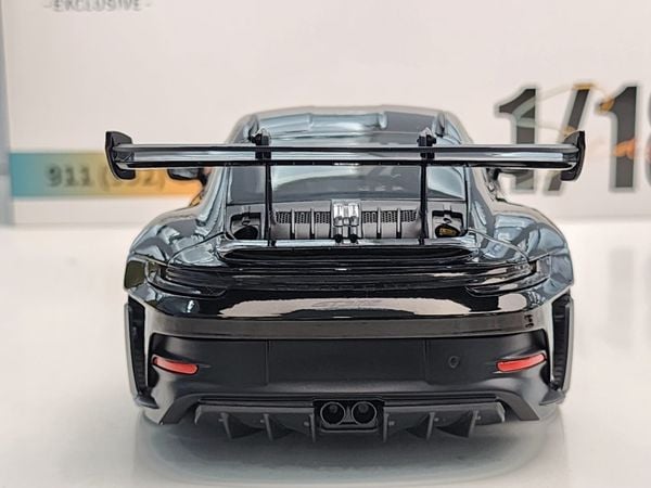 Xe Mô Hình Porsche 911 GT3 RS 2022 1:18 Minichamps ( Đen Mâm Vàng )