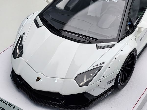 Xe Mô Hình LBWK Aventador Roadster 1:18 GL Model ( Discoloration White )