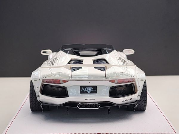 Xe Mô Hình LBWK Aventador Roadster 1:18 GL Model ( White Biến Màu )