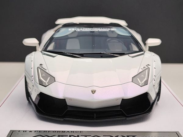 Xe Mô Hình LBWK Aventador Roadster 1:18 GL Model ( White Biến Màu )