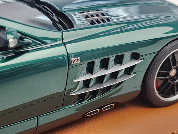 Xe mô hình Mercedes-Benz SLR 722 1:18 Ivy Model (Dark Green)