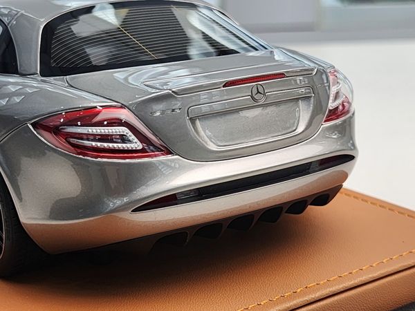 Xe mô hình Mercedes-Benz SLR 1:18 Ivy Model (Crystal Silver)