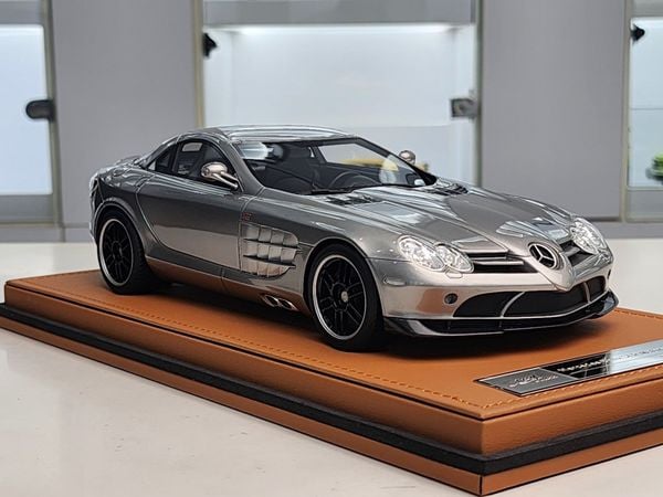 Xe mô hình Mercedes-Benz SLR 1:18 Ivy Model (Crystal Silver)