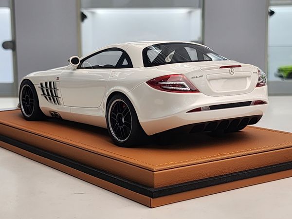 Xe mô hình Mercedes-Benz SLR 1:18 Ivy Model (Pearl White)