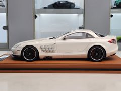 Xe mô hình Mercedes-Benz SLR 1:18 Ivy Model (Pearl White)