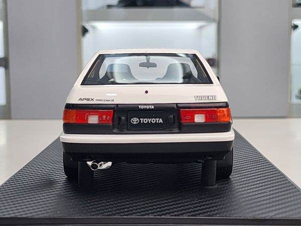 Xe mô hình Toyota AE86 Trueno 1:18 Ivy Model (Trắng Mui Đen)