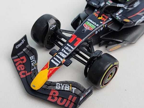 Xe Mô Hình Oracle Red Bull Racing RB18 #11 Sergio Pérez 2022 Monaco Grix Winner 1:64 MiniGT