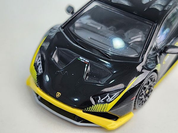 Xe Mô Hình Lamborghini Huracan STO Nero Noctis LHD 1:64 MiniGT ( Đen Viền Vàng )