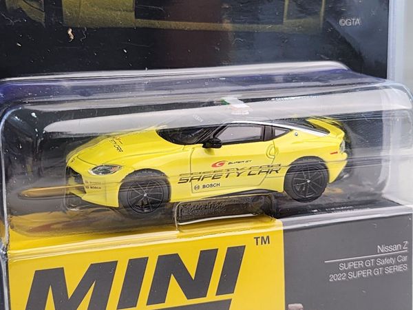 Xe Mô Hình Nissan Z Super GT Safety 1:64 MiniGT ( Vàng )