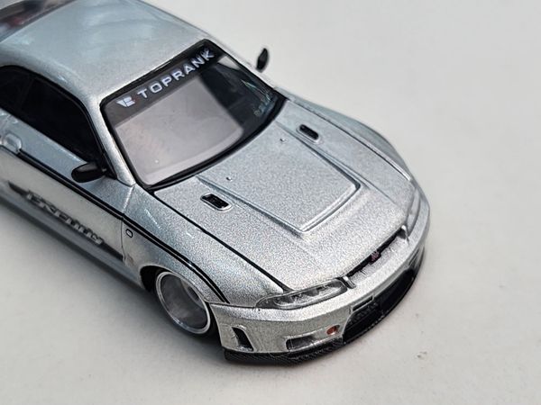 Xe Mô Hình Nissan Skyline GT-R R33 Dai33 V1 1:64 Kaido ( Bạc )