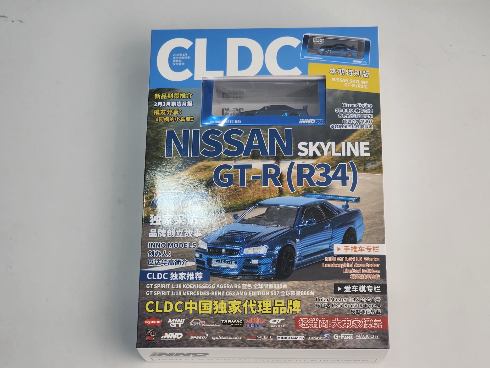 Xe Mô Hình Nissan Skyline GT-R (R34) CLDC Magazine Edition 1:64