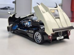 Xe Mô Hình Zonda F 1:18 Almost Real ( Trắng )