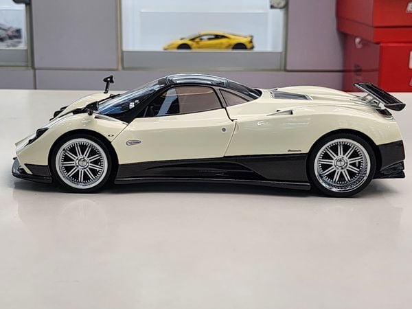 Xe Mô Hình Zonda F 1:18 Almost Real ( Trắng )