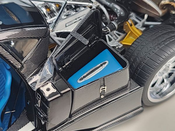 Xe Mô Hình Zonda F 1:18 Almost Real ( Trắng )