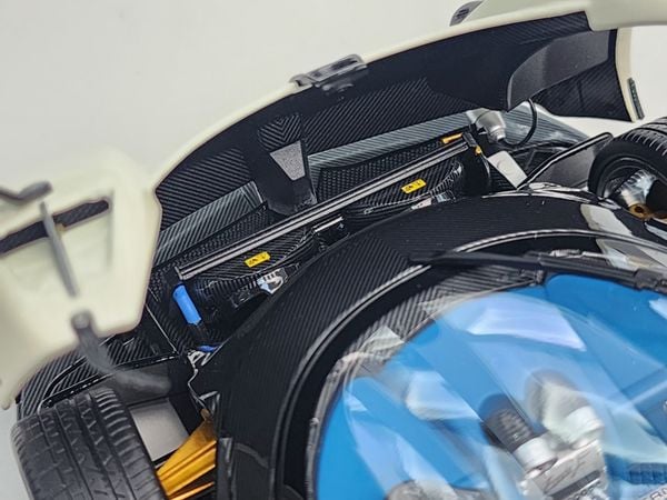 Xe Mô Hình Zonda F 1:18 Almost Real ( Trắng )