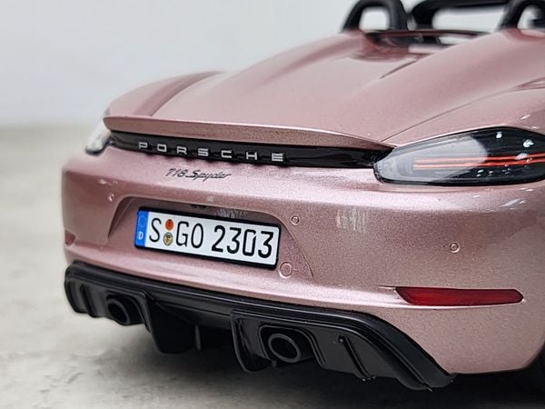 Xe Mô Hình Porsche 718 Spyder 1:18 GT Spirit ( Frozen Berry Metallic )