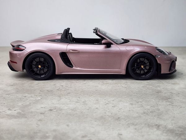 Xe Mô Hình Porsche 718 Spyder 1:18 GT Spirit ( Frozen Berry Metallic )