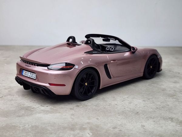 Xe Mô Hình Porsche 718 Spyder 1:18 GT Spirit ( Frozen Berry Metallic )