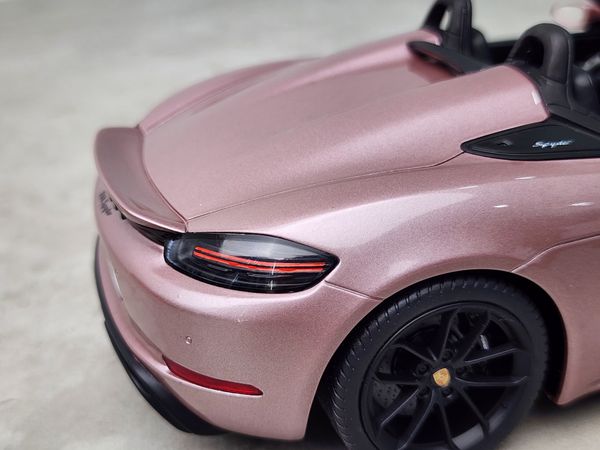 Xe Mô Hình Porsche 718 Spyder 1:18 GT Spirit ( Frozen Berry Metallic )