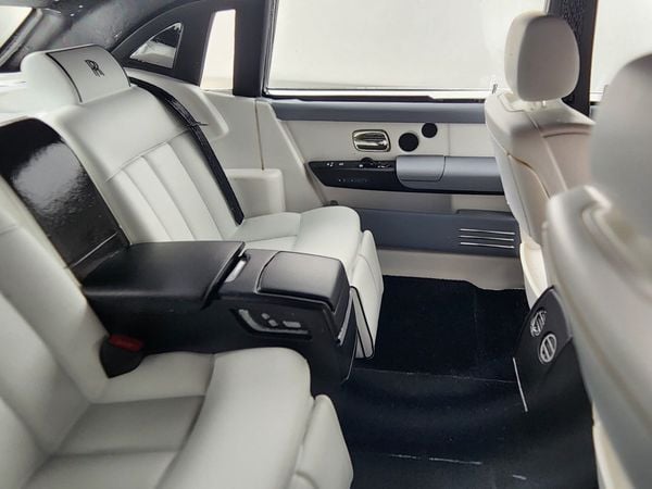 Xe Mô Hình Rolls-Royce Phantom Series Il 1:18 HH Model ( Moonlight Silver )