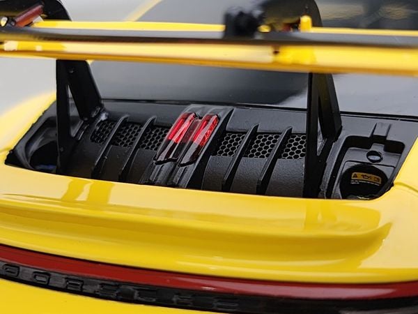 Xe Mô Hình Porsche 911 (992) GT3RS - 2024 1:18 Minichamps