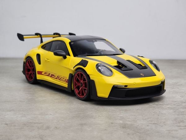 Xe Mô Hình Porsche 911 (992) GT3RS - 2024 1:18 Minichamps