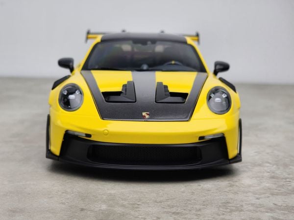Xe Mô Hình Porsche 911 (992) GT3RS - 2024 1:18 Minichamps