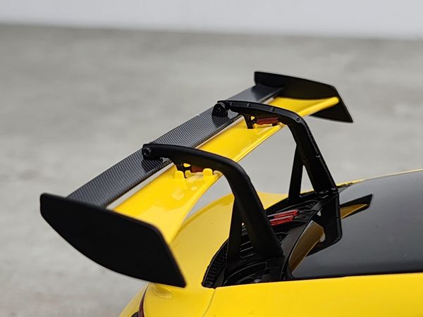 Xe Mô Hình Porsche 911 (992) GT3RS - 2024 1:18 Minichamps