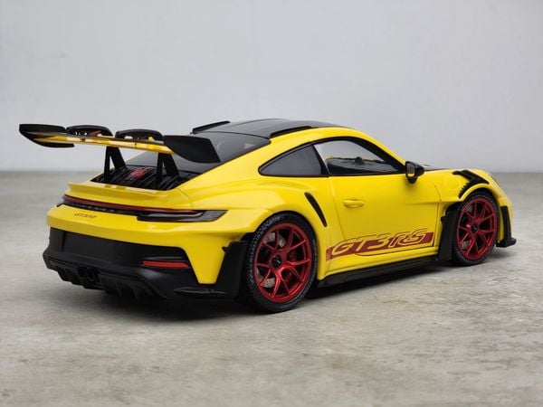 Xe Mô Hình Porsche 911 (992) GT3RS - 2024 1:18 Minichamps