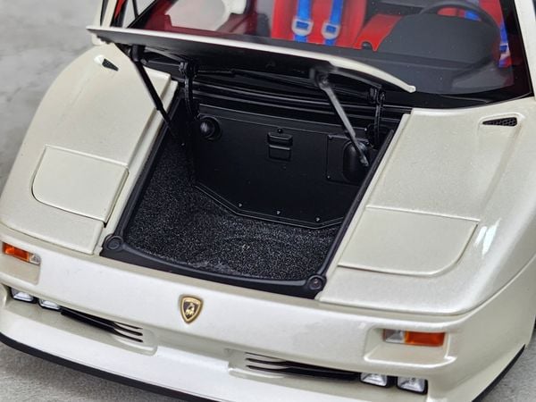 Xe Mô Hình Lamborghini Diablo SE30 Jota 1:18 Autoart ( Trắng )
