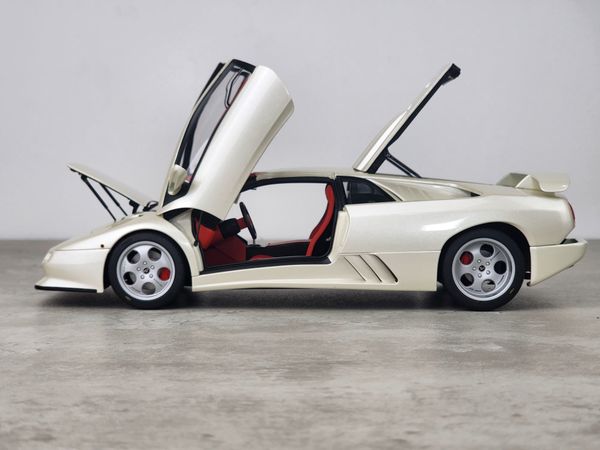 Xe Mô Hình Lamborghini Diablo SE30 Jota 1:18 Autoart ( Trắng )