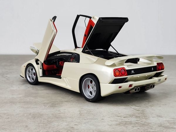 Xe Mô Hình Lamborghini Diablo SE30 Jota 1:18 Autoart ( Trắng )