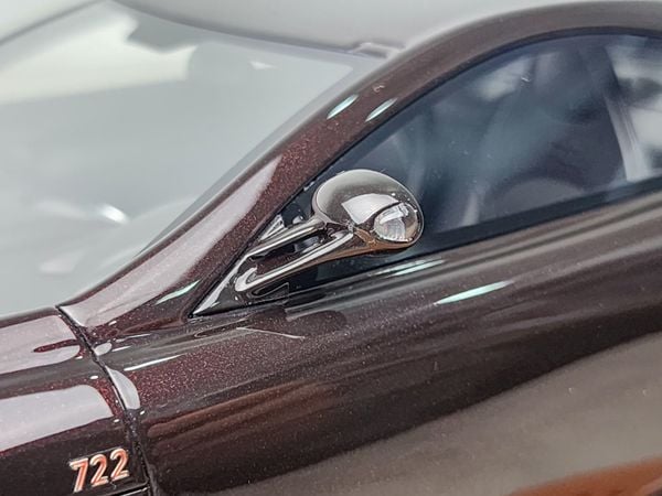 Xe Mô Hinh Mercedes-Benz SLR MClaren 722 1:18 IVY Model ( Đen Nâu )