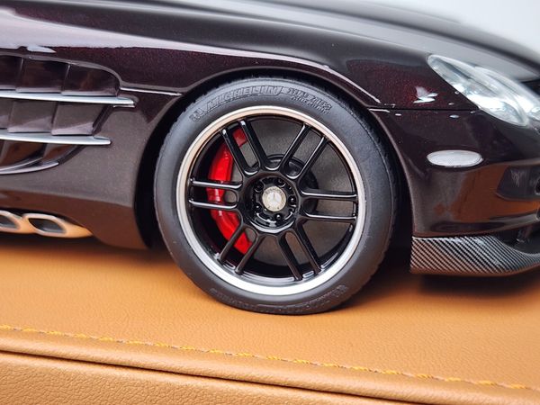 Xe Mô Hinh Mercedes-Benz SLR MClaren 722 1:18 IVY Model ( Đen Nâu )