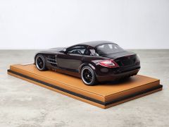 Xe Mô Hinh Mercedes-Benz SLR MClaren 722 1:18 IVY Model ( Đen Nâu )