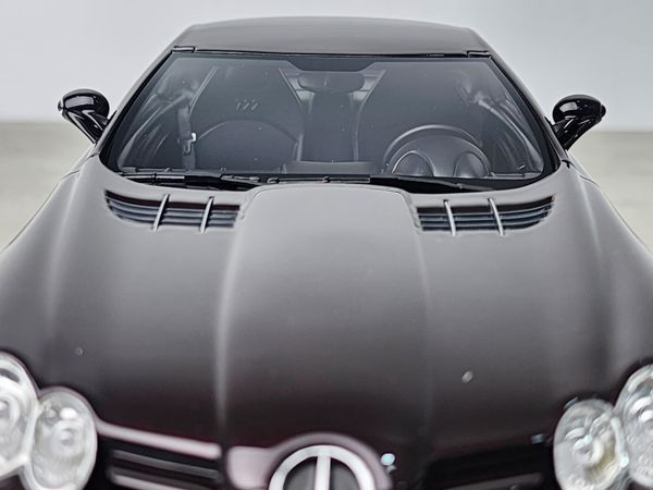 Xe Mô Hinh Mercedes-Benz SLR MClaren 722 1:18 IVY Model ( Đen Nâu )