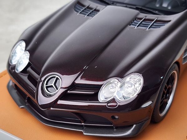 Xe Mô Hinh Mercedes-Benz SLR MClaren 722 1:18 IVY Model ( Đen Nâu )