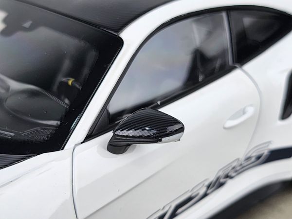 Xe mô hình Porsche 911 GT3 RS 2022 1:18 Norev (Trắng Mâm Xanh)