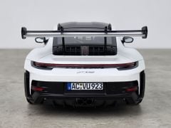 Xe mô hình Porsche 911 GT3 RS 2022 1:18 Norev (Trắng Mâm Xanh)