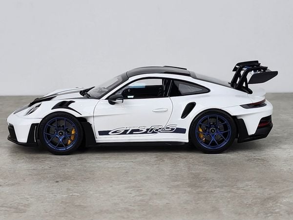 Xe mô hình Porsche 911 GT3 RS 2022 1:18 Norev (Trắng Mâm Xanh)