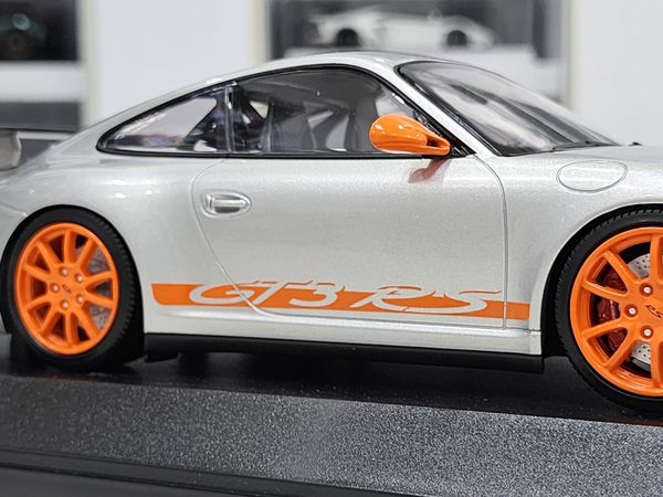 Xe Mô Hình Porsche 911 GT3 RS - 2007 1:18 Minichamps ( Sivler )