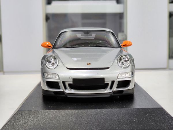 Xe Mô Hình Porsche 911 GT3 RS - 2007 1:18 Minichamps ( Sivler )