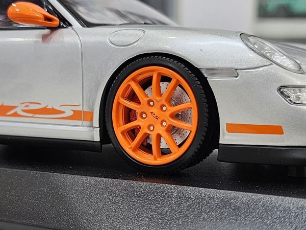Xe Mô Hình Porsche 911 GT3 RS - 2007 1:18 Minichamps ( Sivler )
