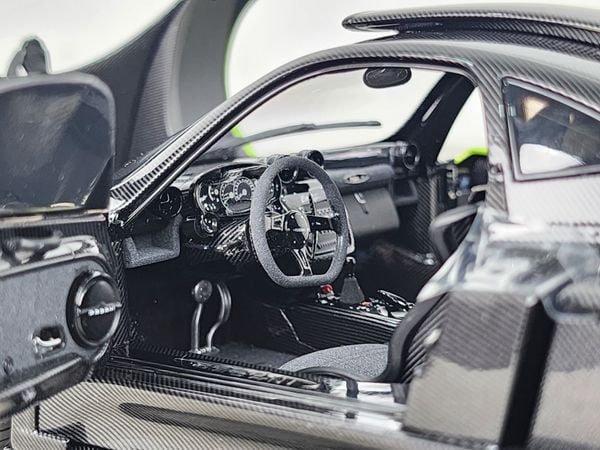 Xe Mô Hình Pagani Zonda Cinque Coupe 1/18 Almost Real (Cam)