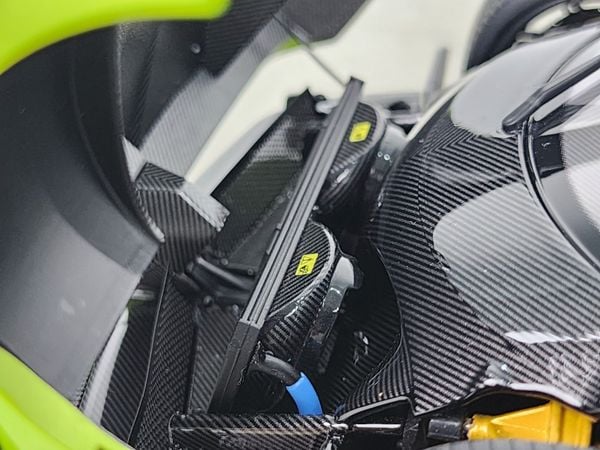 Xe Mô Hình Pagani Zonda Cinque Coupe 1/18 Almost Real (Xanh Lá)